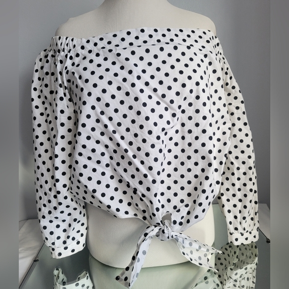 OFF SHOULDER POLKA DOT FRONT TIE TOP - Picture 2 of 8